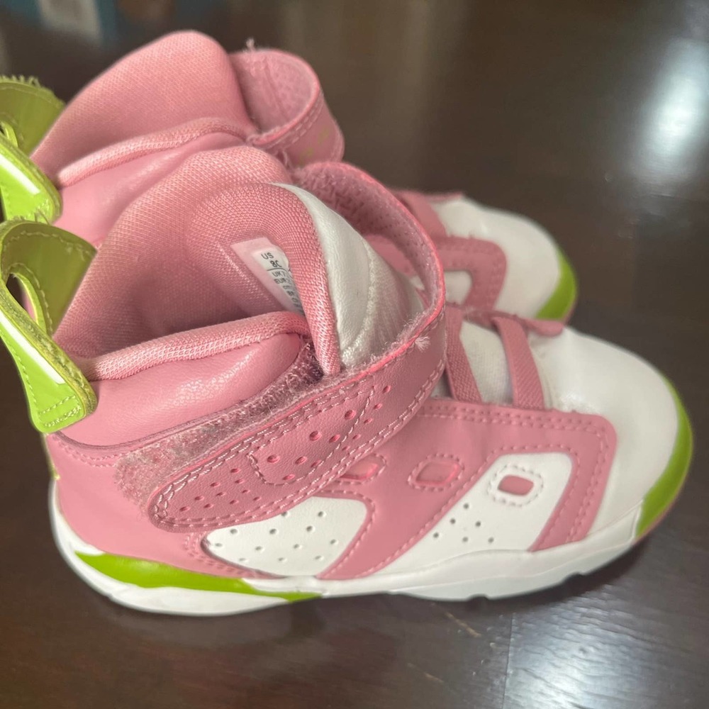 Toddler Girls Nike Jordan’s Green/Pink Size 8 NWOT